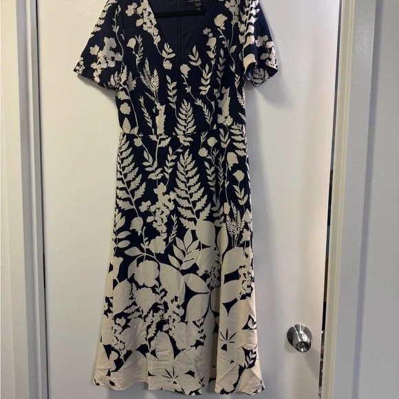 Maggy London | Dresses | Maggy London Blue And White Flutter Sleeve Midi  Dress | Poshmark